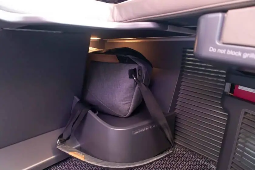Singapore Airlines A350 Business Class Stauraum unten