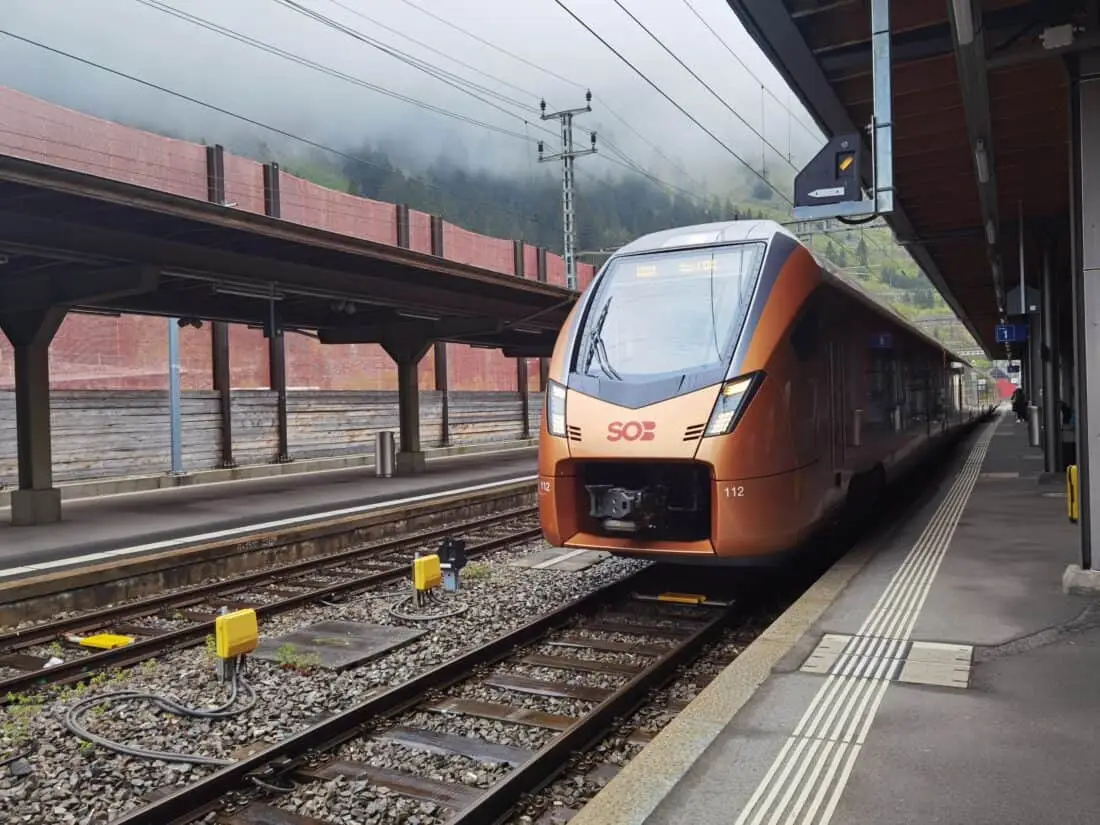 Treno Gottardo Suedostbahn aussen