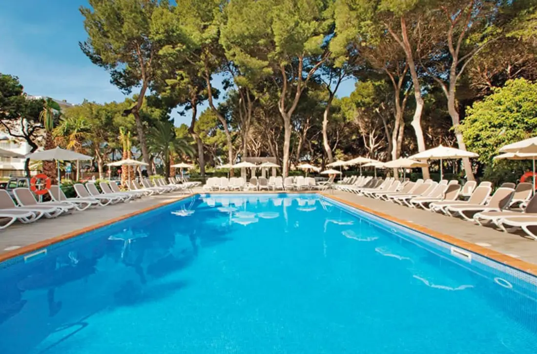 pool riu festival