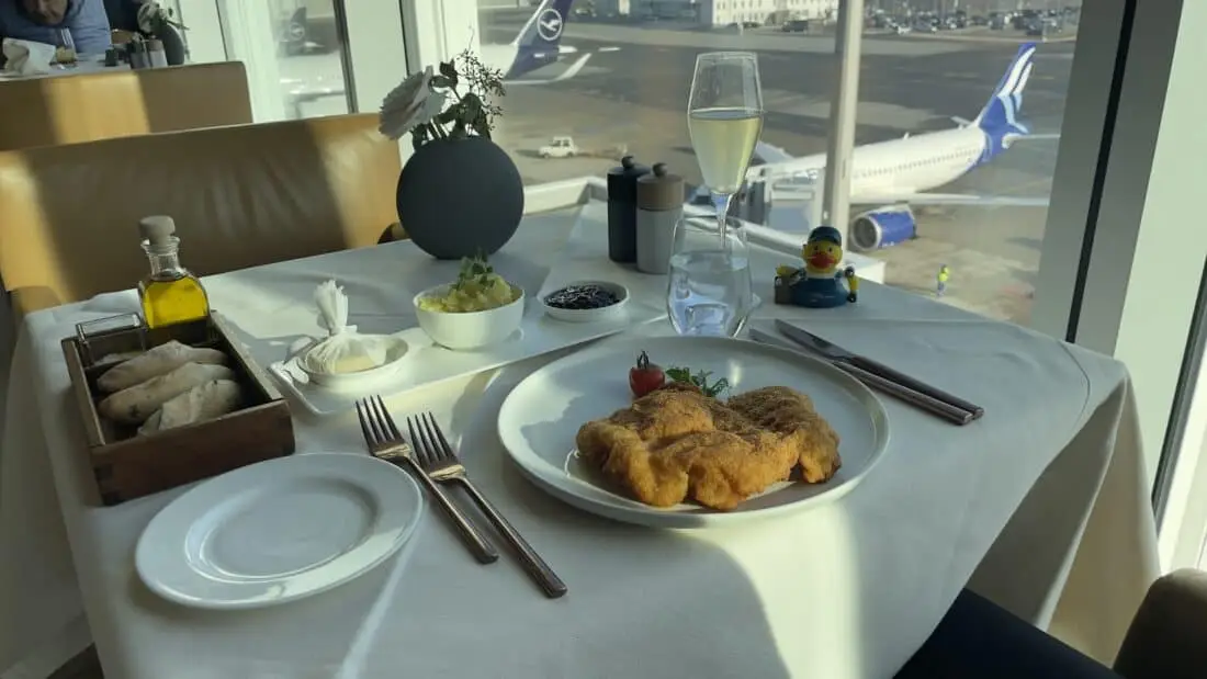 Frühstück in der Lufthansa First Class Lounge