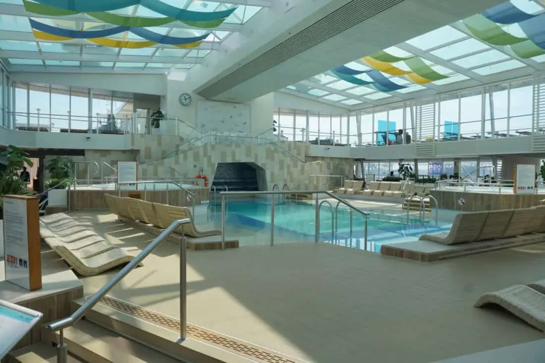 Mein Schiff 4 Innenpool2