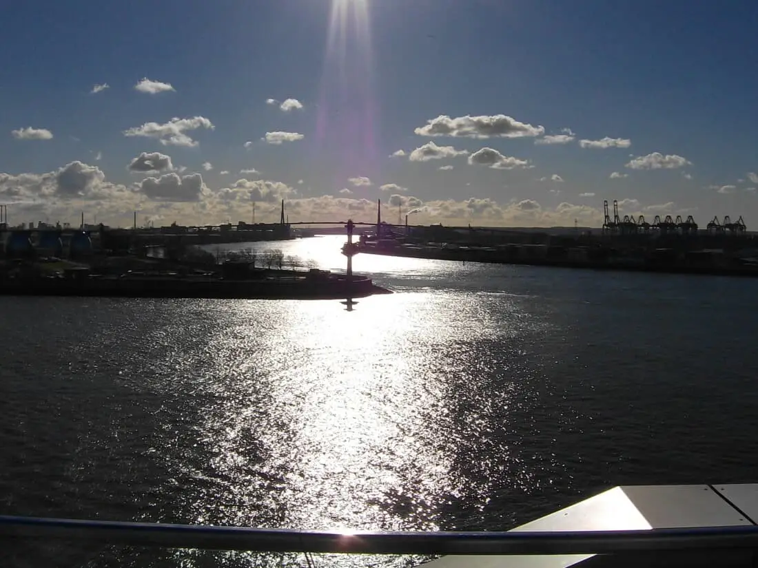 Hamburger Hafen Blick auf Containerhafen + Koehlbrandbruecke