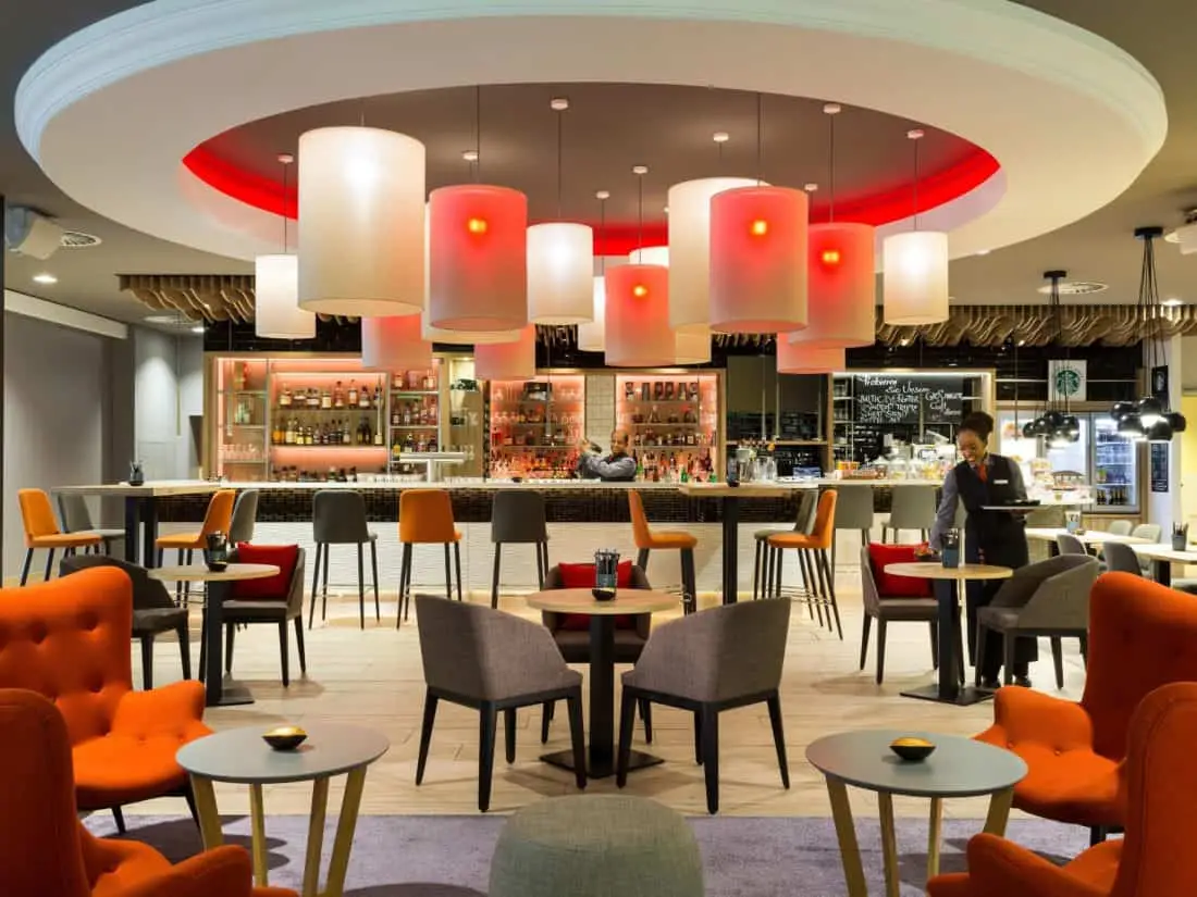 Holiday Inn Muenchen Bar Cafe Restaurant