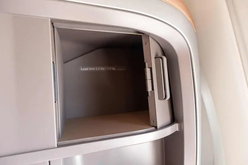 Singapore Airlines A350 Business Class Staufach