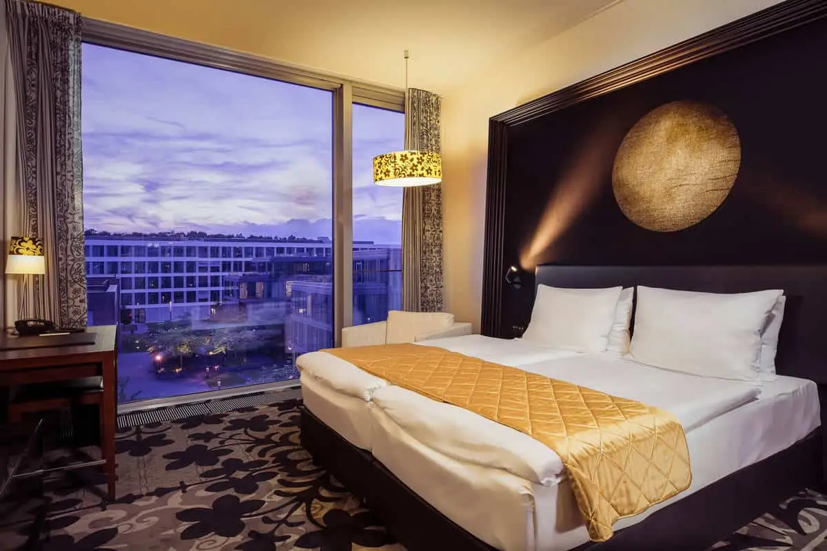Kameha Bonn Superior Room Bett