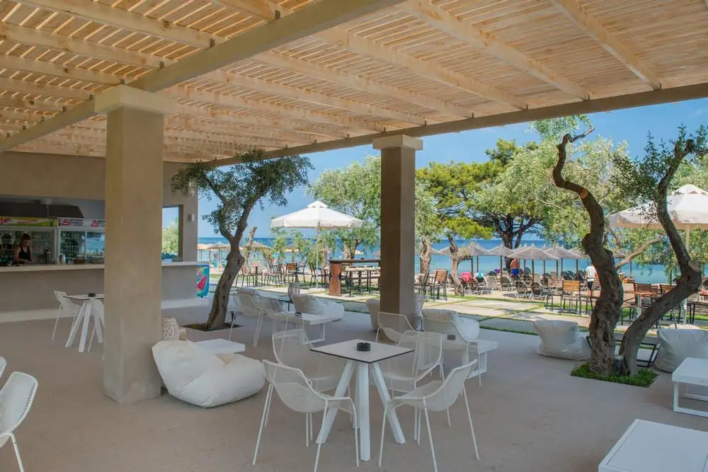 louloudis beach 09