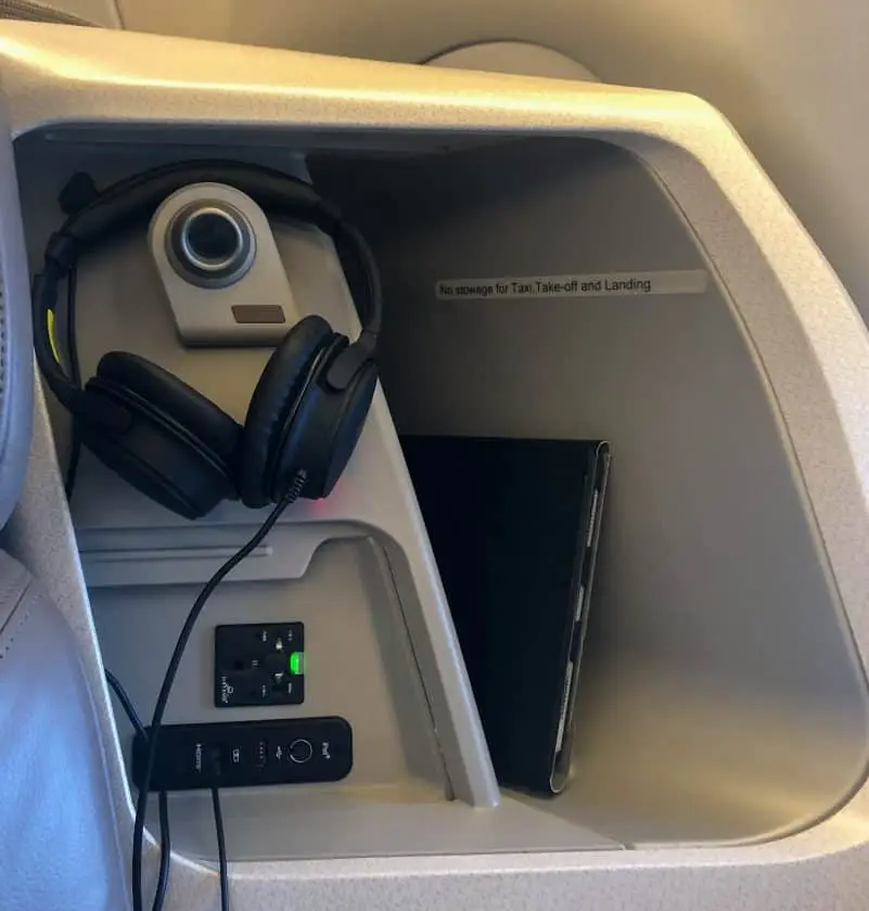 Singapore Airlines A350 Business Class Stauraum hinten