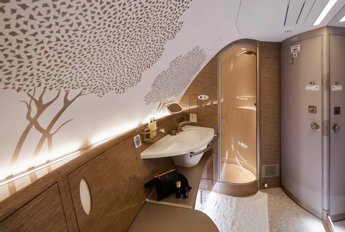 Neues Emirates Design Dusche an Bord