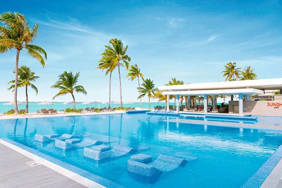 pool riu atoll