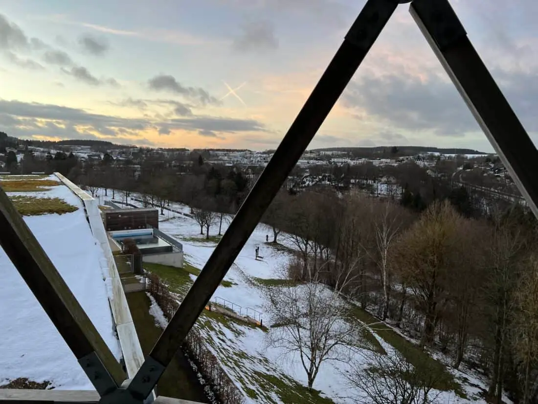 Oversum Winterberg Zimmer Aussicht Pool