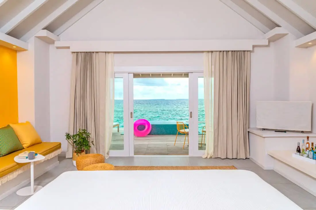 ocean overwater villa wohnzimmer