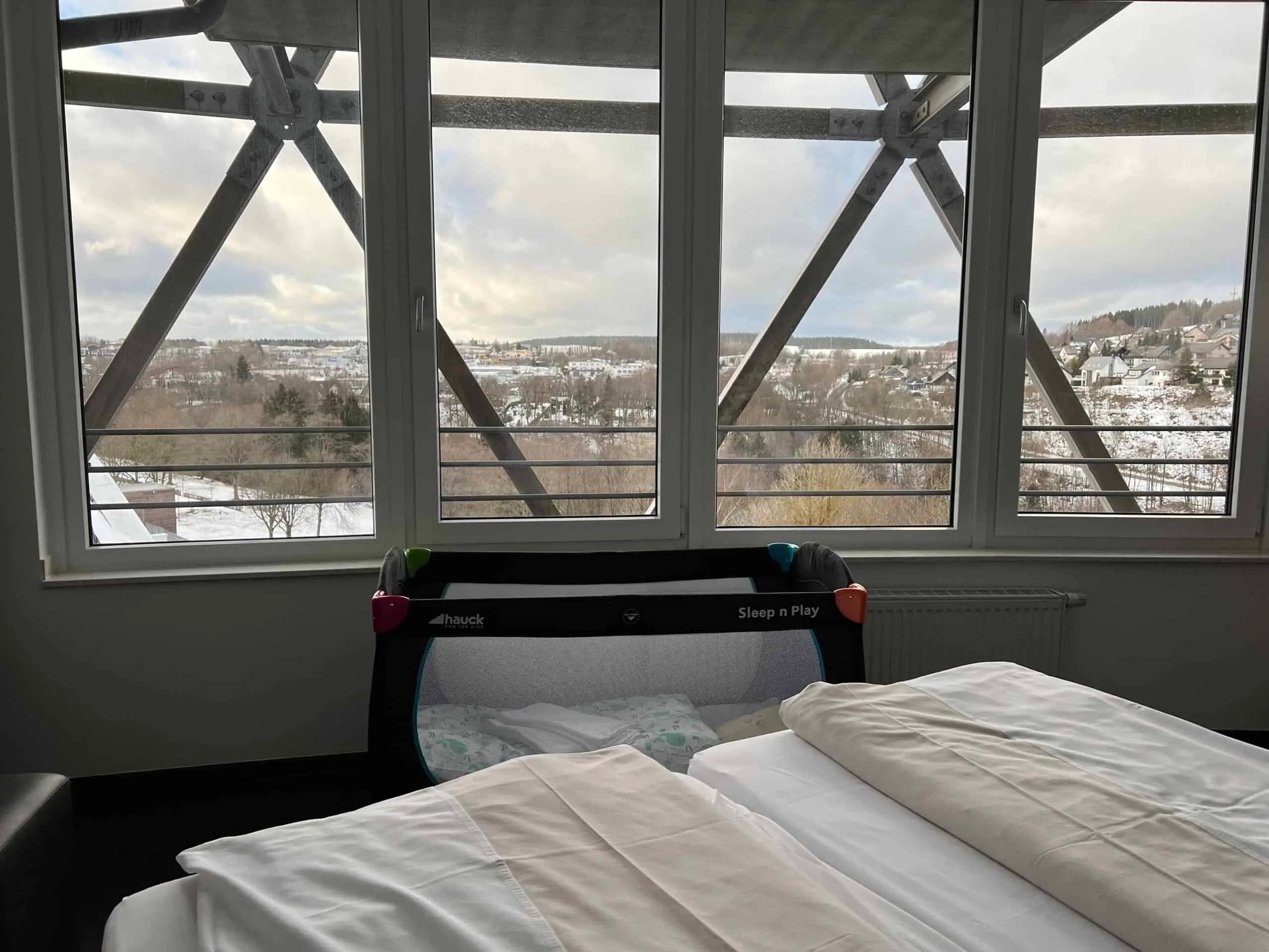 Oversum Winterberg Zimmer Beistellbett