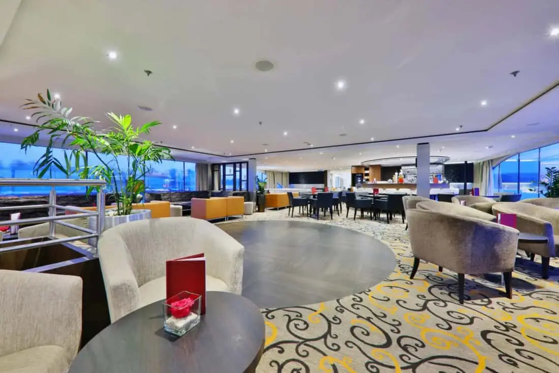 MS VistaNeo - Panoramalounge und Bar